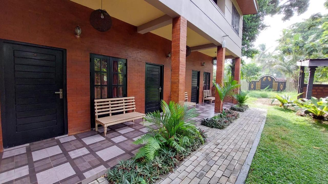 Edwin'S Airport Garden Bed & Breakfast Negombo Exterior photo