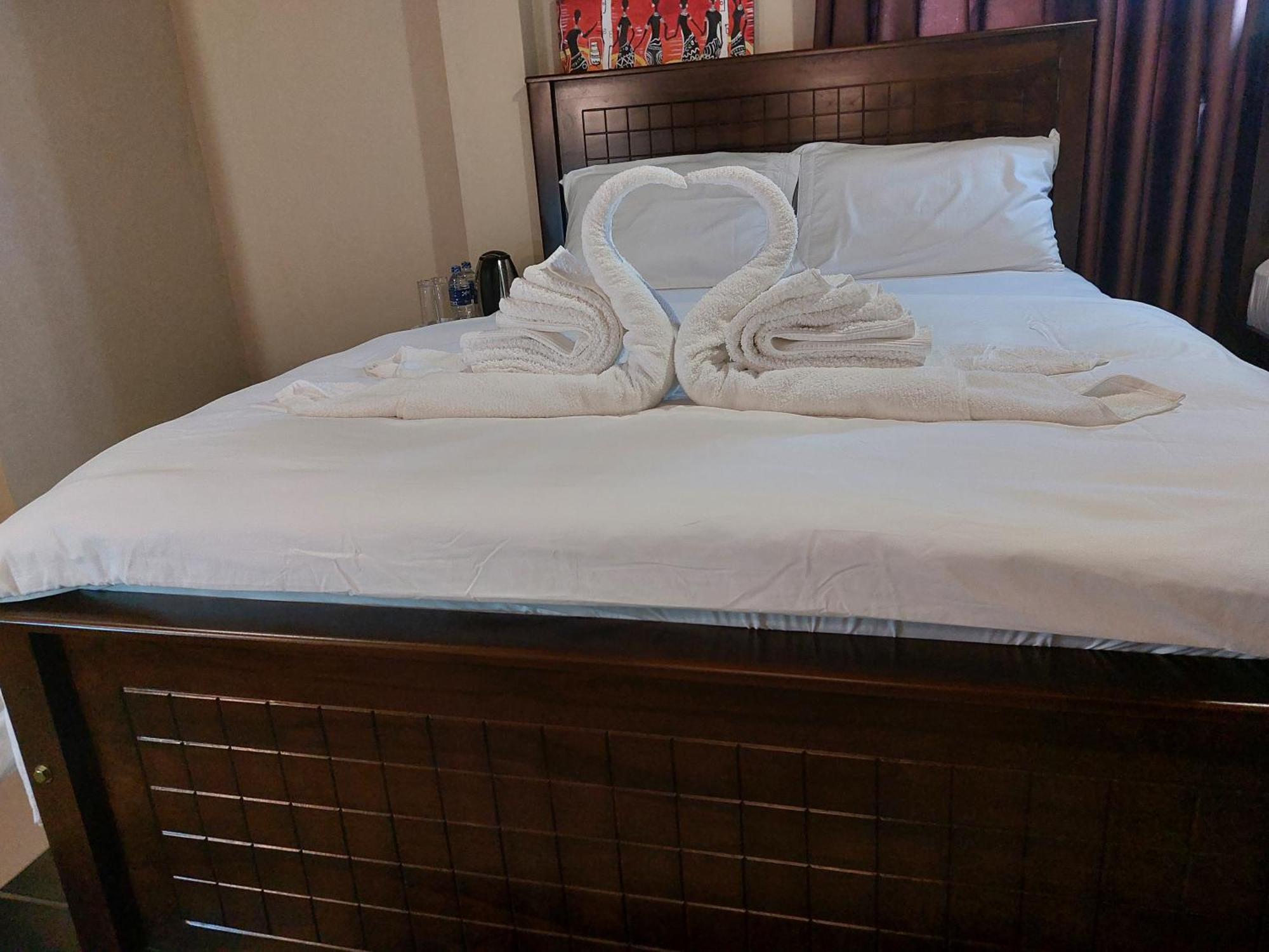 Edwin'S Airport Garden Bed & Breakfast Negombo Exterior photo